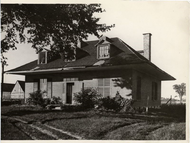 Le manoir de l’île de Montesson à Bécancour. P.-G. Roy, Vieux manoirs, vieilles maisons, 1927. https://collections.banq.qc.ca/ark:/52327/2636085