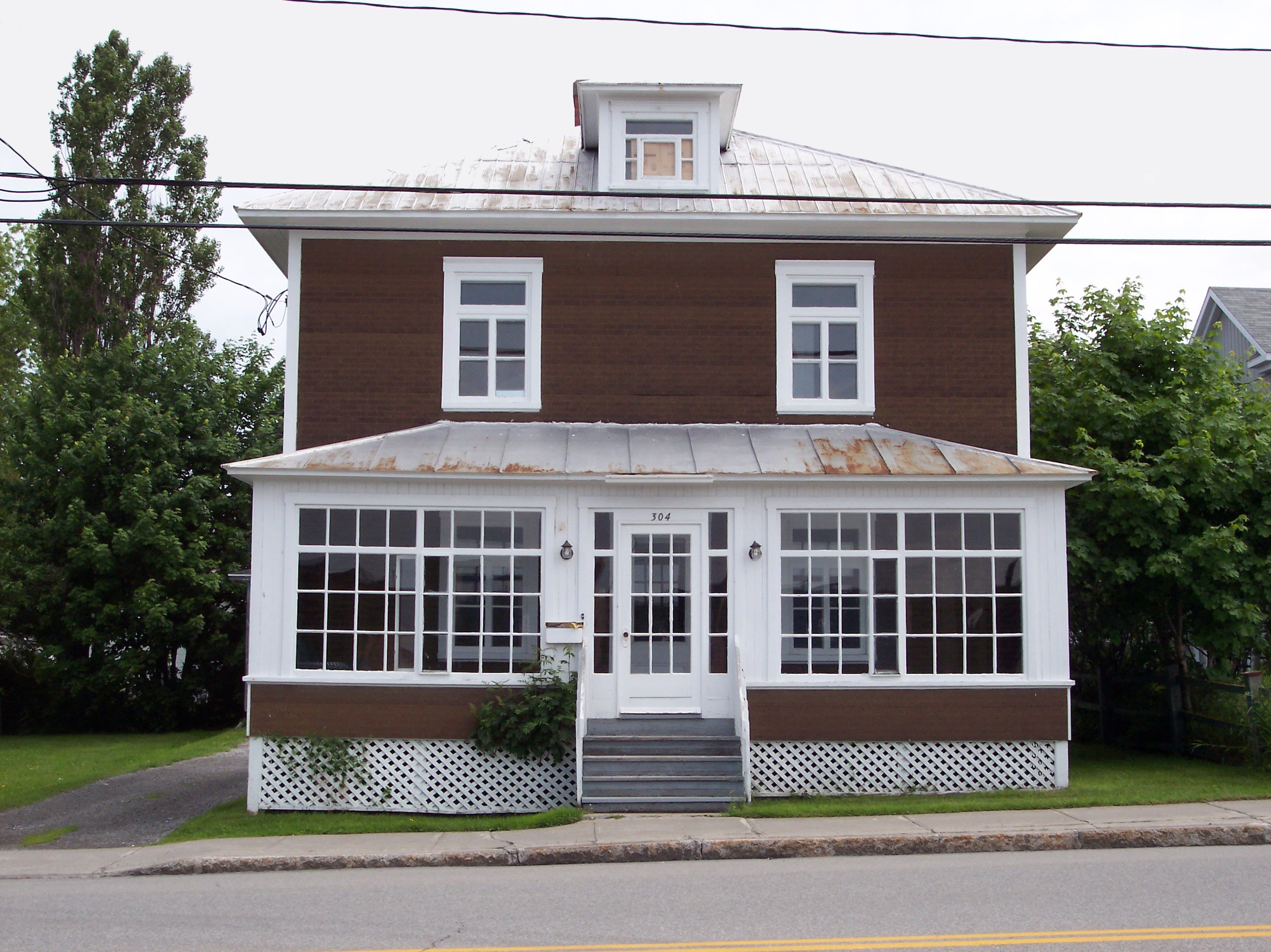 La maison Brune à Rimouski aujourd’hui démolie. Photo : Société rimouskoise du patrimoine — Fiche no 1115